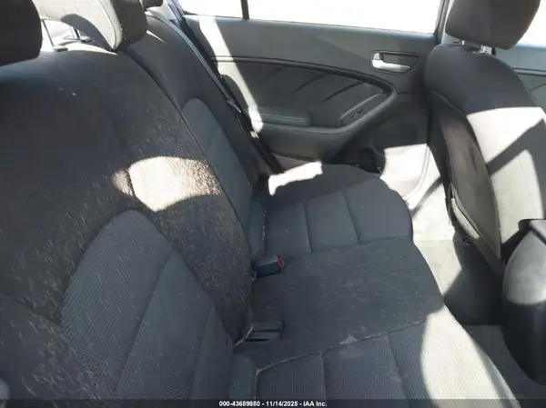 3KPFK4A78JE167724 2018 KIA FORTE - Image 8