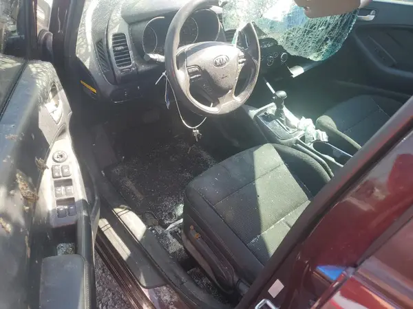 3KPFK4A78JE168484 2018 KIA FORTE - Image 8