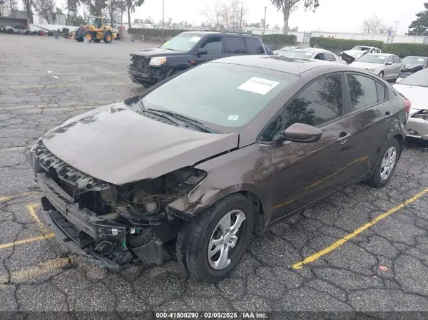 3KPFK4A78JE168680 2018 KIA FORTE - Image 2