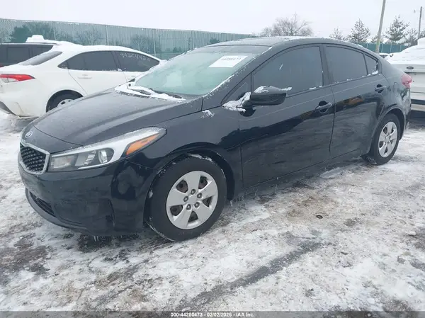 3KPFK4A78JE168811 2018 KIA FORTE - Image 2