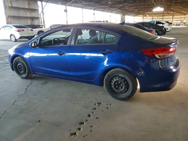 3KPFK4A78JE169120 2018 KIA FORTE - Image 2