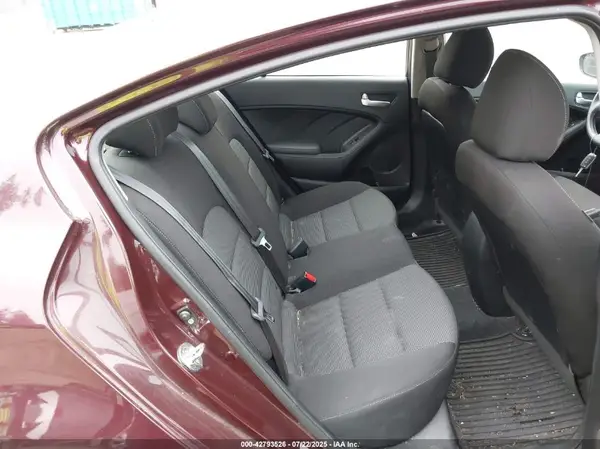 3KPFK4A78JE169179 2018 KIA FORTE - Image 8