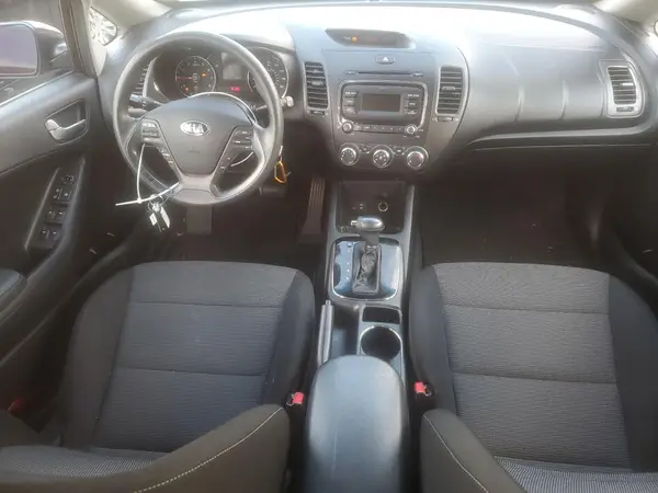 3KPFK4A78JE169859 2018 KIA FORTE - Image 8