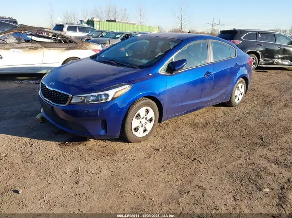 3KPFK4A78JE169912 2018 KIA FORTE - Image 2
