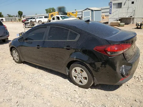 3KPFK4A78JE177198 2018 KIA FORTE - Image 2