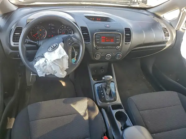 3KPFK4A78JE178478 2018 KIA FORTE - Image 8