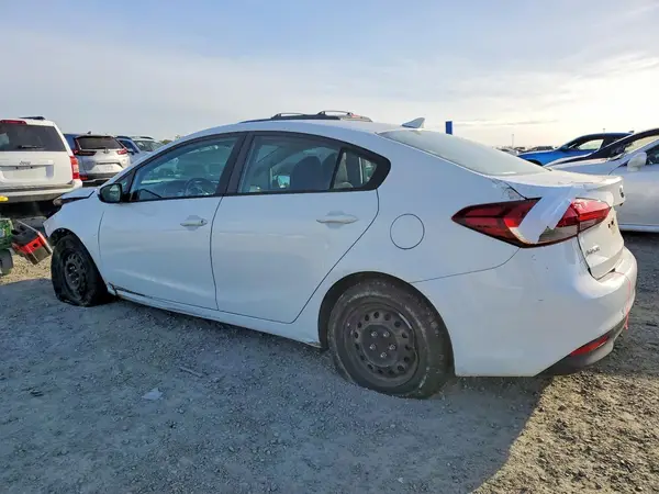 3KPFK4A78JE179887 2018 KIA FORTE - Image 2