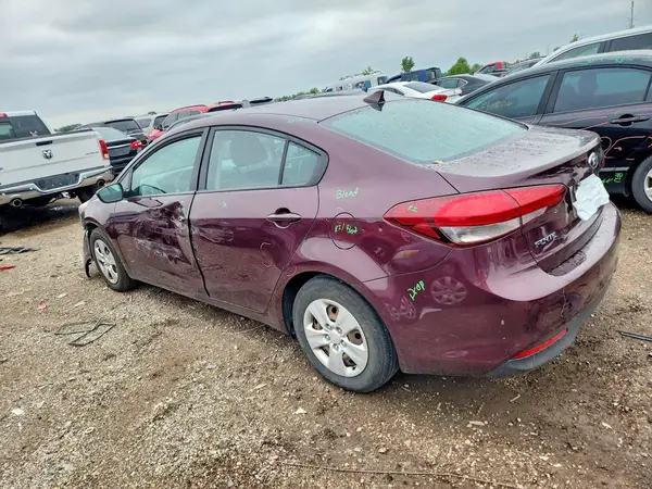 3KPFK4A78JE180862 2018 KIA FORTE - Image 2