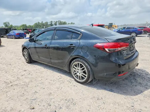 3KPFK4A78JE182384 2018 KIA FORTE - Image 2