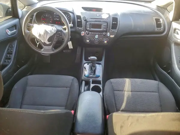 3KPFK4A78JE182711 2018 KIA FORTE - Image 8