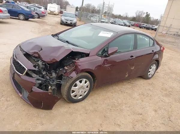 3KPFK4A78JE182899 2018 KIA FORTE - Image 2