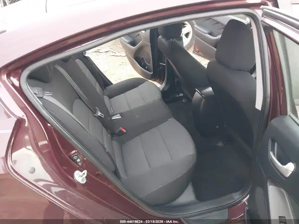 3KPFK4A78JE182899 2018 KIA FORTE - Image 8