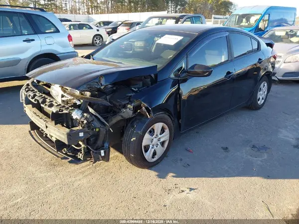 3KPFK4A78JE183230 2018 KIA FORTE - Image 2