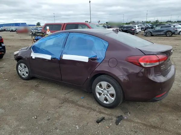 3KPFK4A78JE183907 2018 KIA FORTE - Image 2