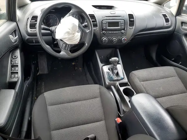 3KPFK4A78JE183969 2018 KIA FORTE - Image 8
