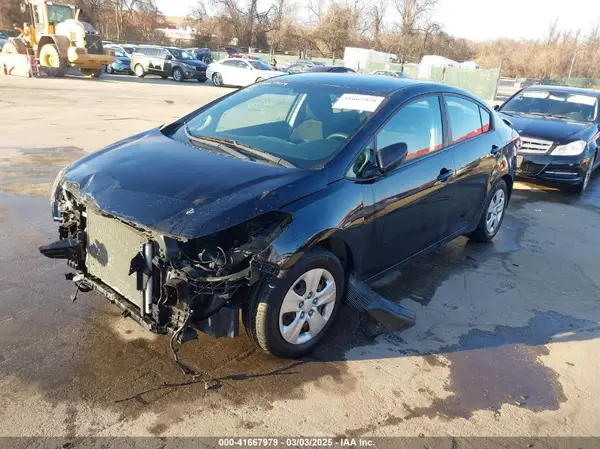 3KPFK4A78JE184314 2018 KIA FORTE - Image 2
