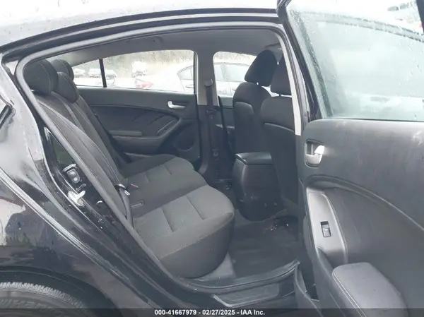 3KPFK4A78JE184314 2018 KIA FORTE - Image 8