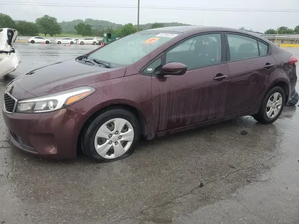 3KPFK4A78JE185768 2018 KIA FORTE - Image 1