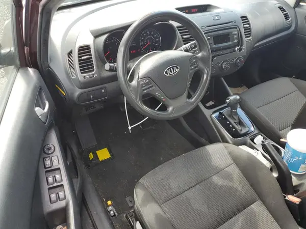 3KPFK4A78JE185768 2018 KIA FORTE - Image 8