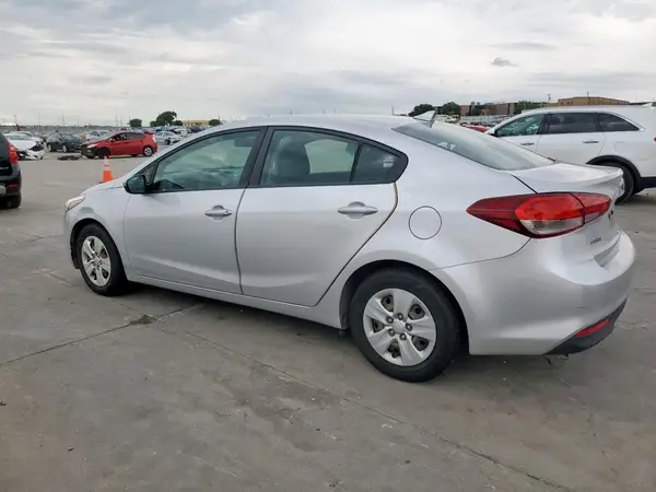 3KPFK4A78JE186807 2018 KIA FORTE - Image 2