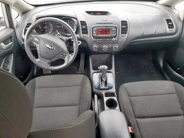3KPFK4A78JE186807 2018 KIA FORTE - Image 8