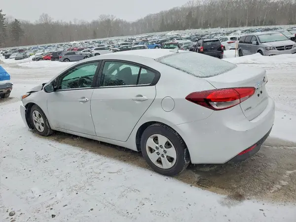 3KPFK4A78JE188525 2018 KIA FORTE - Image 2