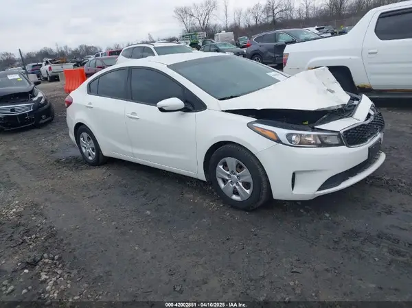 3KPFK4A78JE189304 2018 KIA FORTE - Image 1