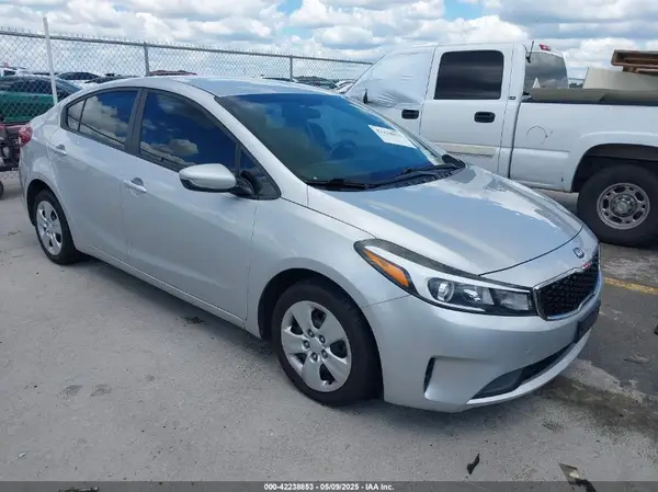 3KPFK4A78JE192705 2018 KIA FORTE - Image 1