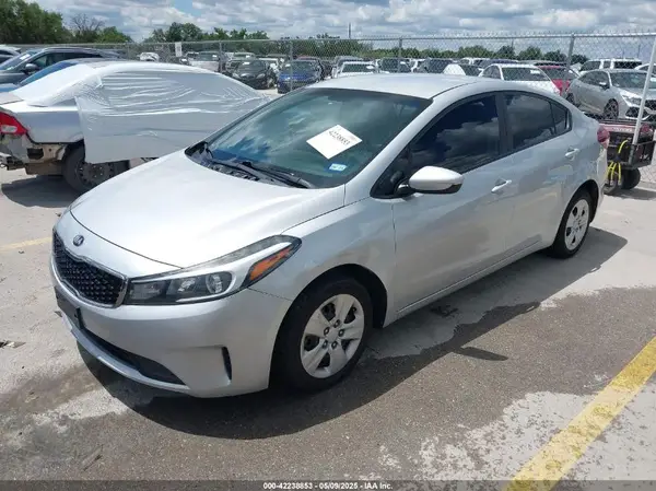 3KPFK4A78JE192705 2018 KIA FORTE - Image 2