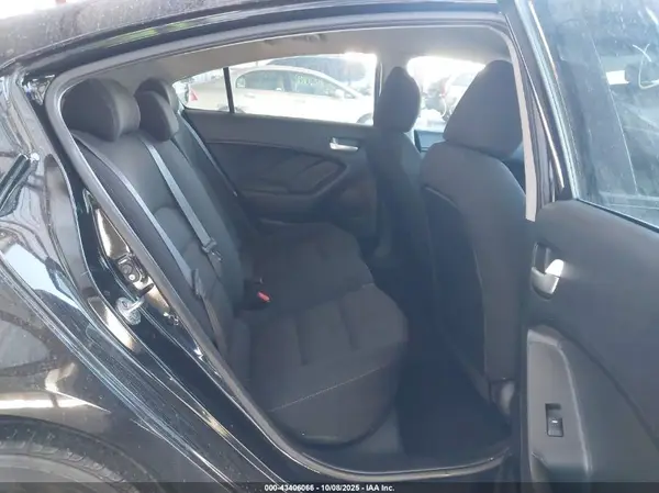 3KPFK4A78JE192770 2018 KIA FORTE - Image 8