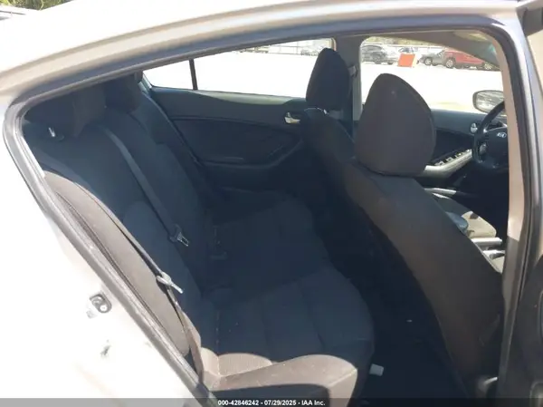3KPFK4A78JE193207 2018 KIA FORTE - Image 8
