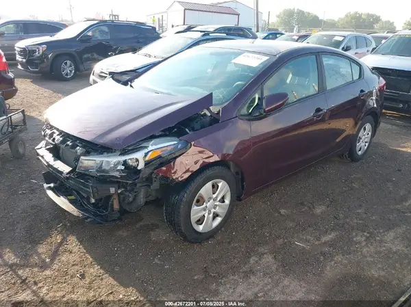 3KPFK4A78JE193658 2018 KIA FORTE - Image 2