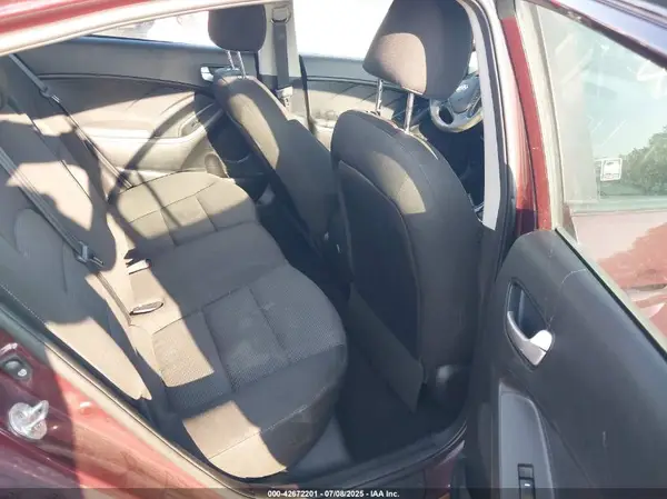 3KPFK4A78JE193658 2018 KIA FORTE - Image 8