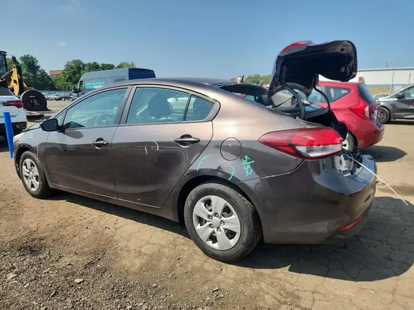 3KPFK4A78JE194714 2018 KIA FORTE - Image 2