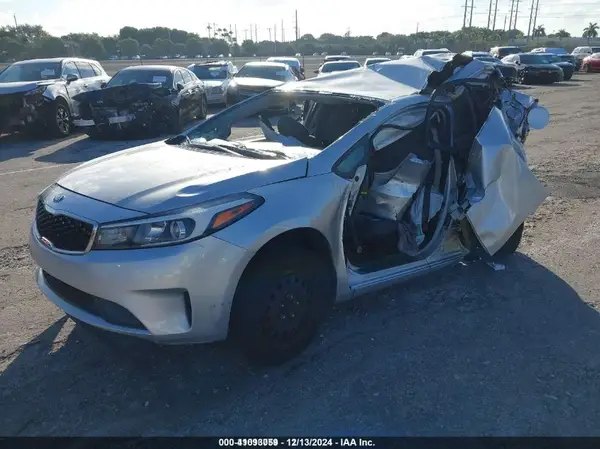 3KPFK4A78JE195491 2018 KIA FORTE - Image 2