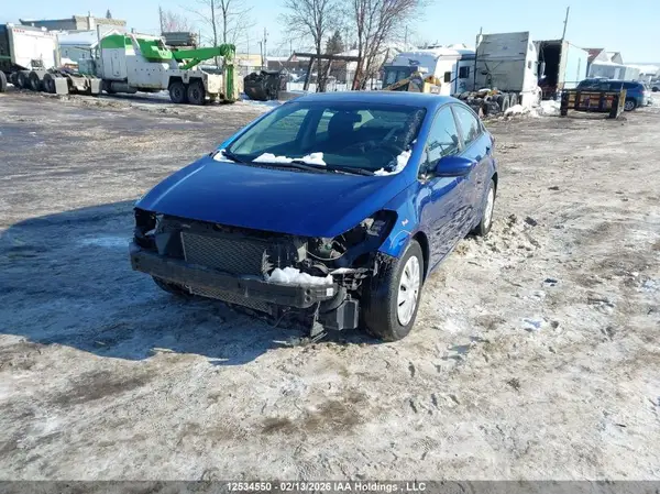 3KPFK4A78JE201564 2018 KIA FORTE - Image 2