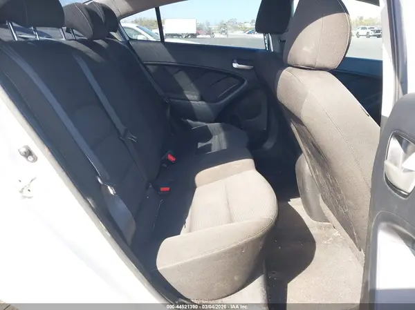 3KPFK4A78JE202875 2018 KIA FORTE - Image 8