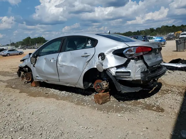 3KPFK4A78JE204786 2018 KIA FORTE - Image 2