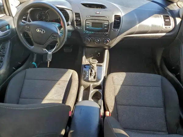 3KPFK4A78JE205453 2018 KIA FORTE - Image 8