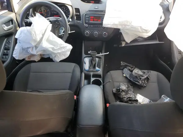 3KPFK4A78JE205744 2018 KIA FORTE - Image 8