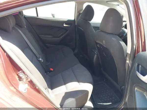 3KPFK4A78JE206537 2018 KIA FORTE - Image 8