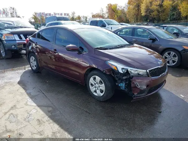 3KPFK4A78JE208479 2018 KIA FORTE - Image 1