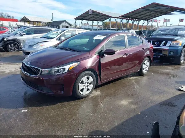 3KPFK4A78JE208479 2018 KIA FORTE - Image 2