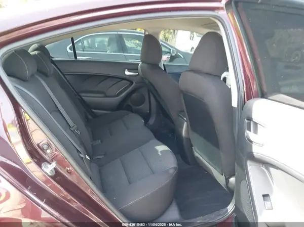 3KPFK4A78JE208479 2018 KIA FORTE - Image 8