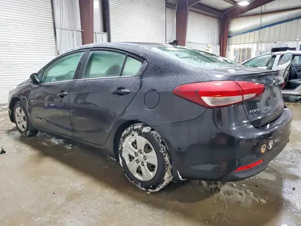 3KPFK4A78JE210328 2018 KIA FORTE - Image 2
