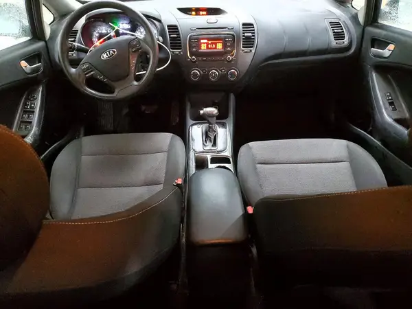 3KPFK4A78JE210328 2018 KIA FORTE - Image 8