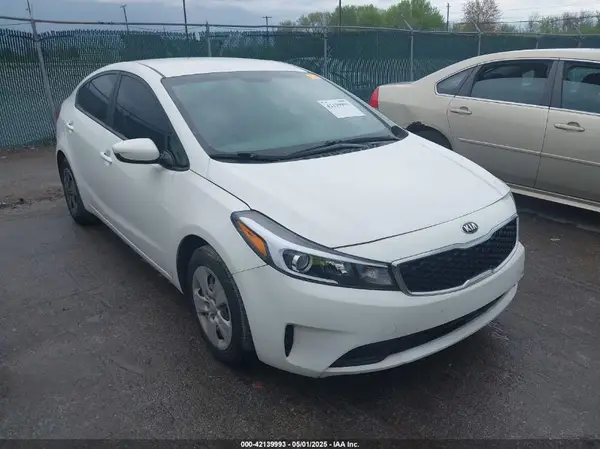 3KPFK4A78JE211110 2018 KIA FORTE - Image 1