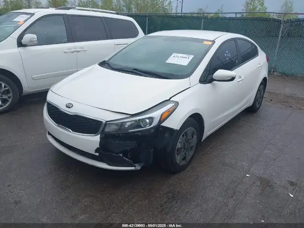 3KPFK4A78JE211110 2018 KIA FORTE - Image 2