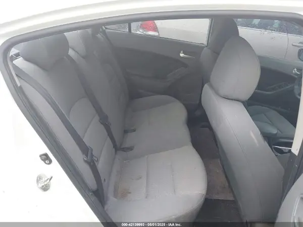 3KPFK4A78JE211110 2018 KIA FORTE - Image 8