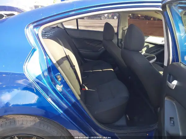 3KPFK4A78JE212144 2018 KIA FORTE - Image 8